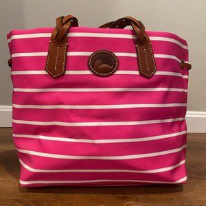 *New* Dooney & Bourke Tote! PERFECT FOR SUMMER!